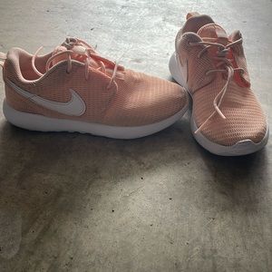 Girls Nike Roshe Size 1
